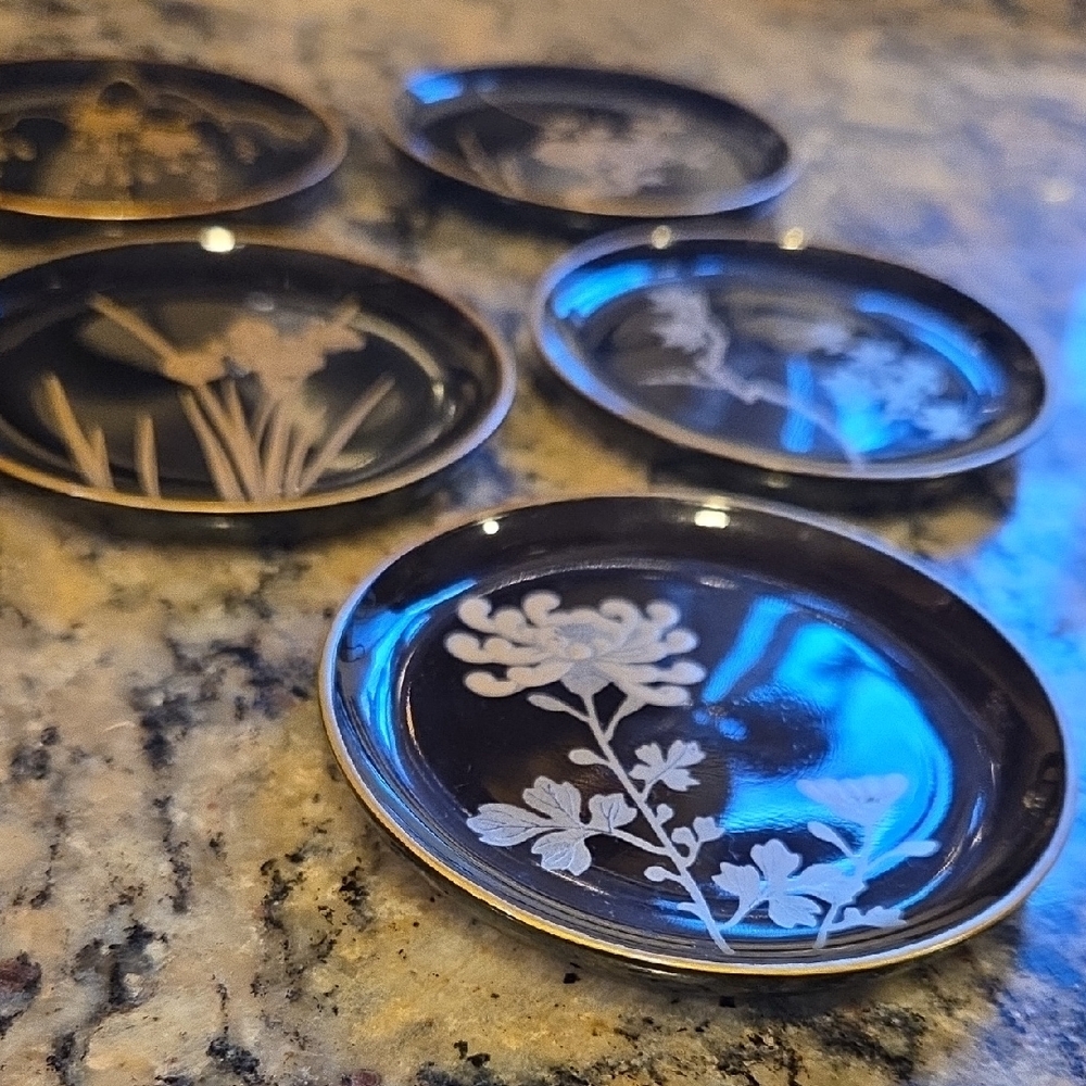Black And Gold Bamboo Floral Soy Sauce Dishes - Picture 3 of 4